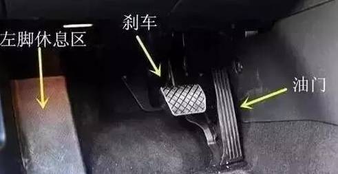 女司机错把油门当刹车 卷到车底的孩子.
