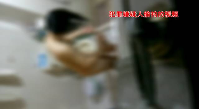 男子手机里,存放的几段女性洗澡画面,拍摄位置恰恰就是他被逮住的那个