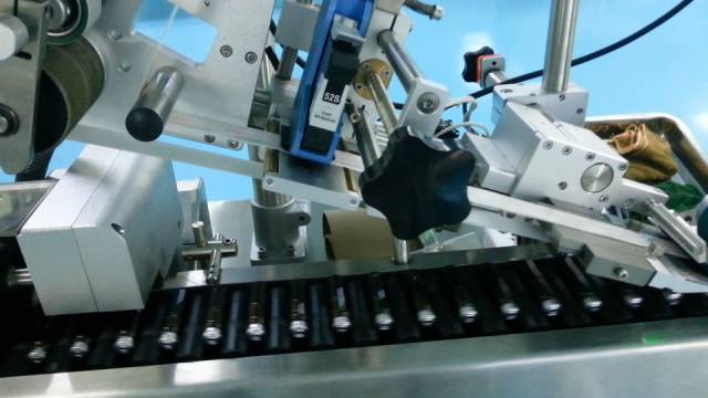 E125貼標噴碼應用：即噴即貼 解決方案