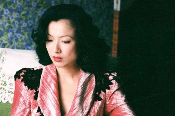 曾红遍香港,连刘德华和梁朝伟都搭过戏的她,却因抑郁销声匿迹,再回归她早已战胜一切!