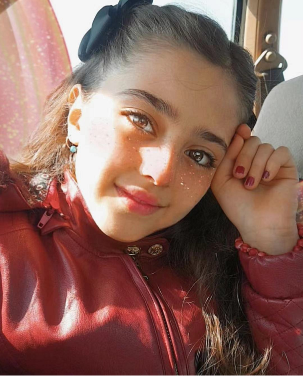 伊朗10岁全球最美女孩因太美父亲辞职做贴身保镖网友这就是洋娃娃本人
