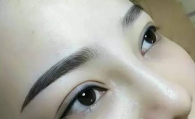 她做眉花了一万，还感觉太值了！