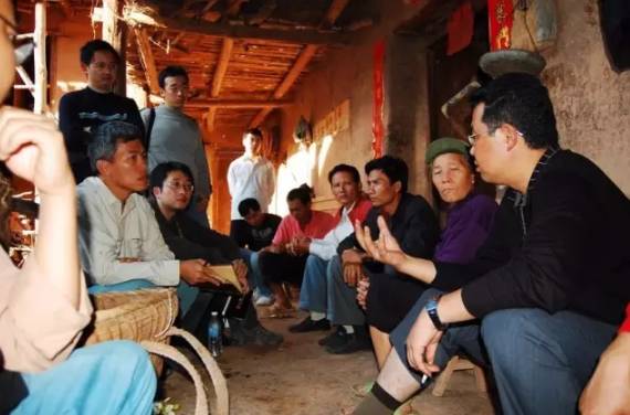 在农村蹲点9年，香港女博士带村民造土房子，被嫌弃土掉渣却获联合国大奖！┃匠心