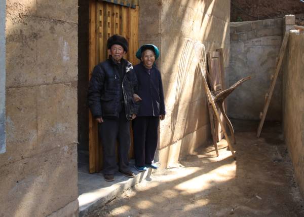 在农村蹲点9年，香港女博士带村民造土房子，被嫌弃土掉渣却获联合国大奖！┃匠心