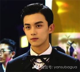 吴磊成了金鹰奖史上最小颁奖嘉宾,17岁少年已长成最棒的绅士