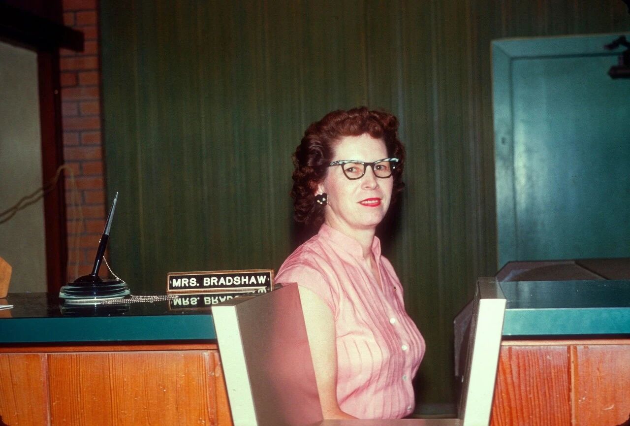 ATM没杀死柜员，iPhone做到了