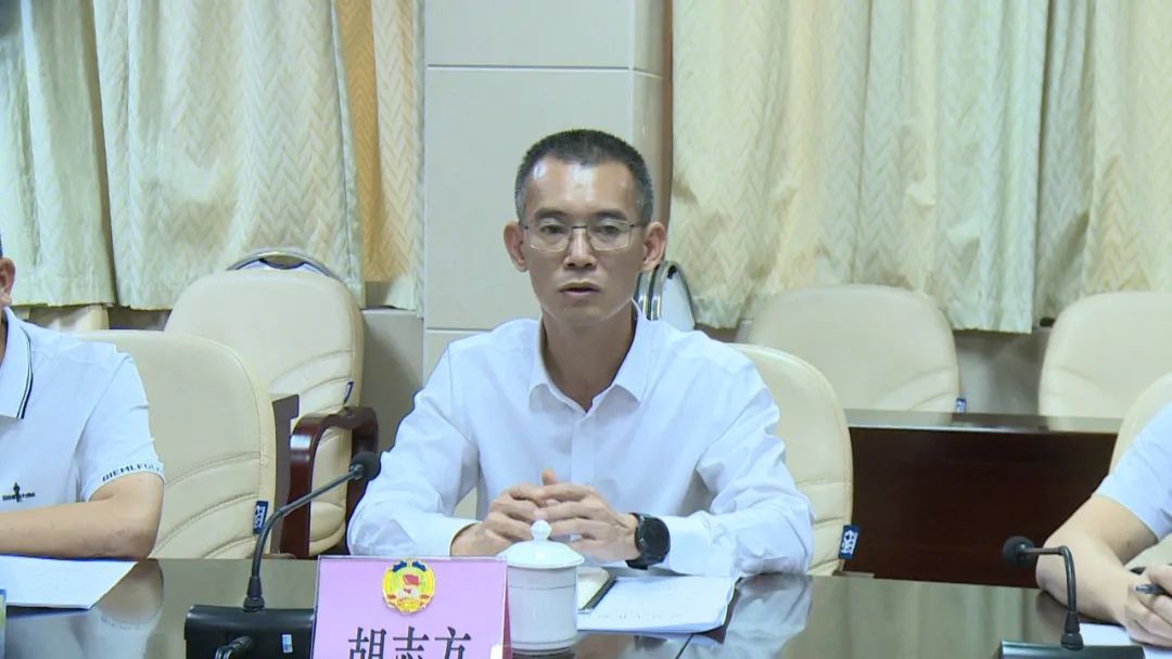 胡志方到人大和政协机关征求政府工作报告修改意见