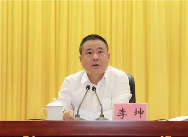 阳东区委书记李坤,阳东区委副书记,代理区长胡志方参加了会议,分别作