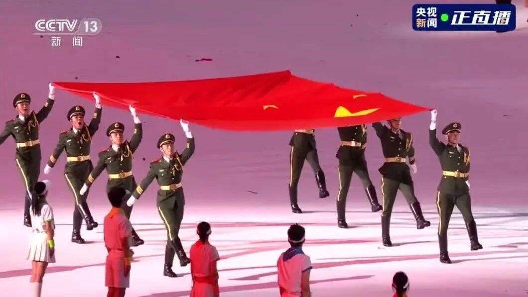 共同祝福祖国⭐习近平宣布成都大运会开幕-3