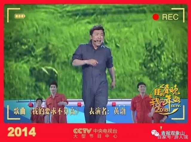 2021春晚,黄子韬搭档王迅,秦海璐,孙涛等人一同出演小品《大扫除》