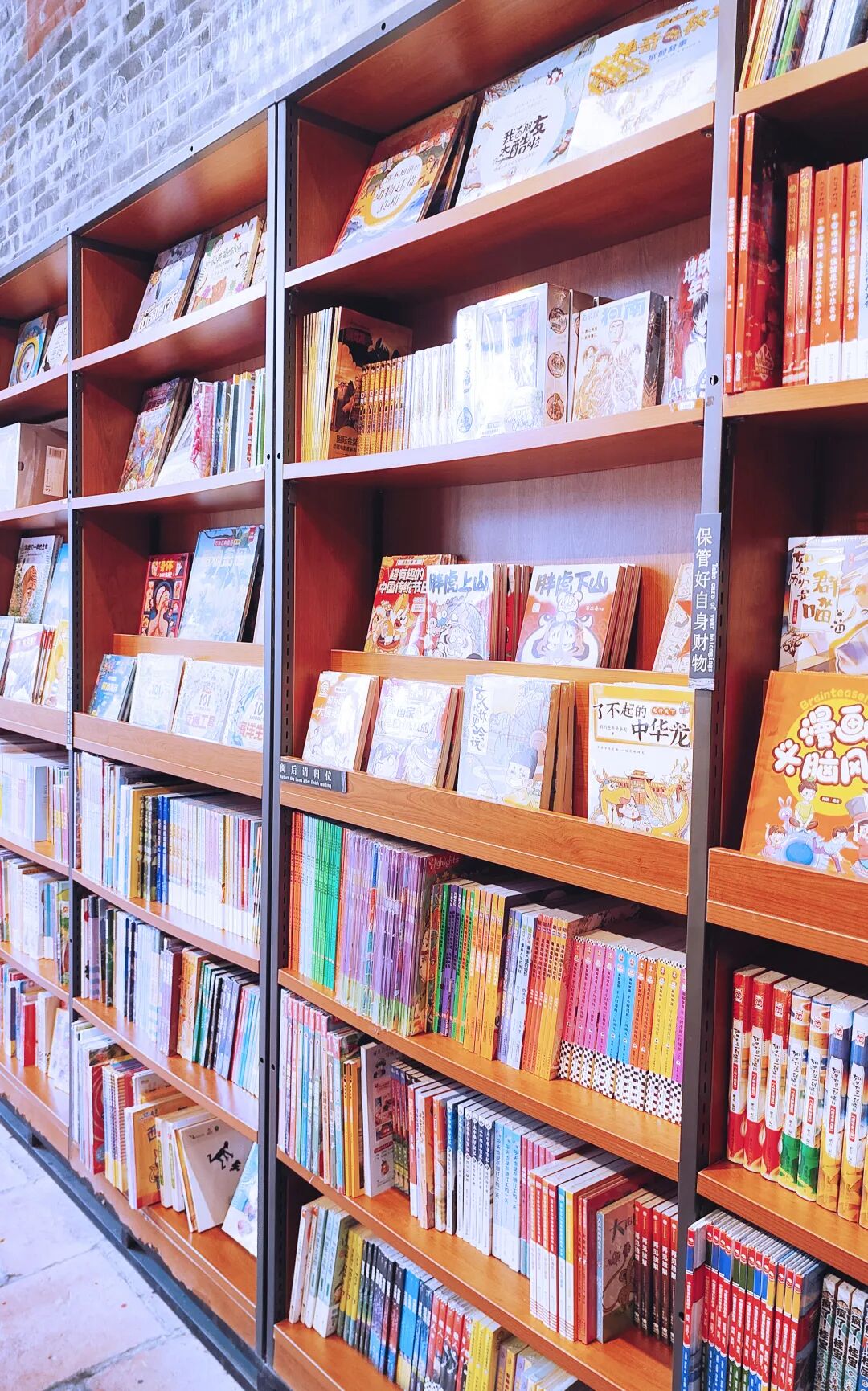 UED官网举办“珍爱地球，你我同行，绿色低碳，守护海洋” 主题活动