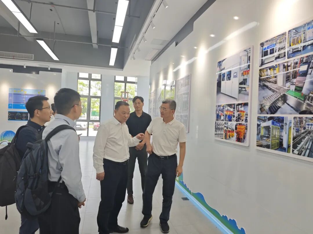 合肥工业大学校友总会丁兆罡主任一行莅临合肥UED官网参观交流