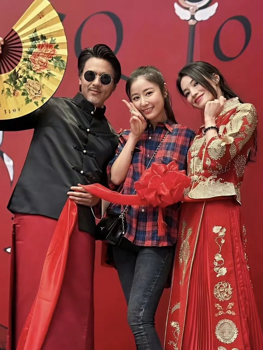林心如现身舒淇冯德伦结婚纪念派对