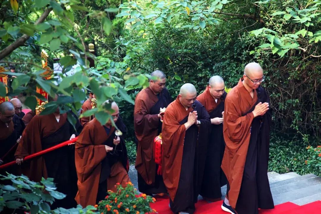 杭州萧山区莲华寺举行广兴法师荣膺方丈升座庆典