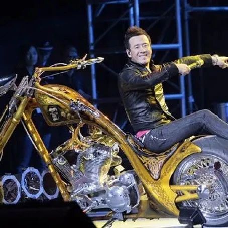 杨坤最爱的摩托车,重金从国外购回,还带上它去开演唱会