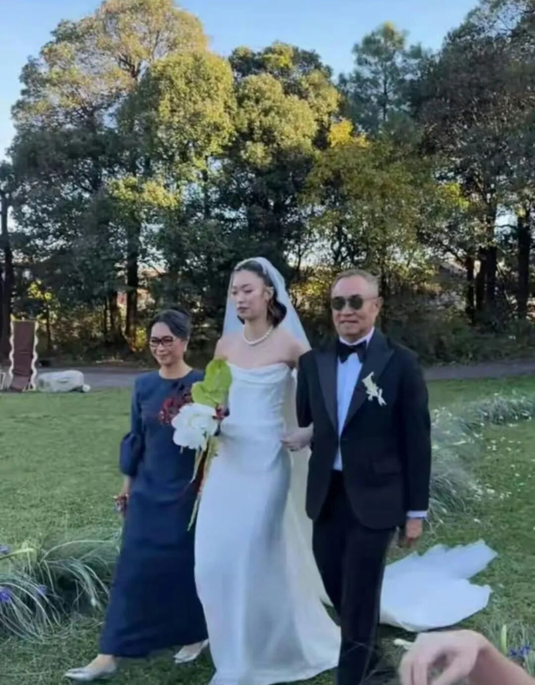 霍启仁与太太Namfong在玉龙雪山结婚。（网上图片）