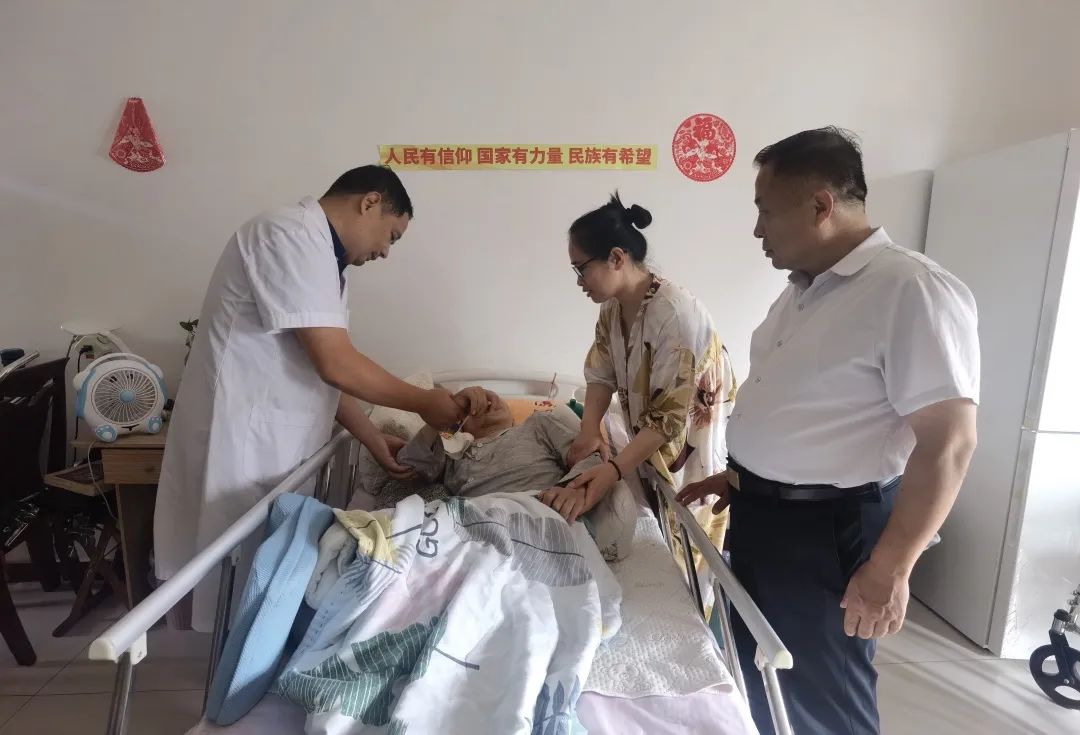 菏澤市總工會到南宫ng·28集團開展「送醫上門」服務活動