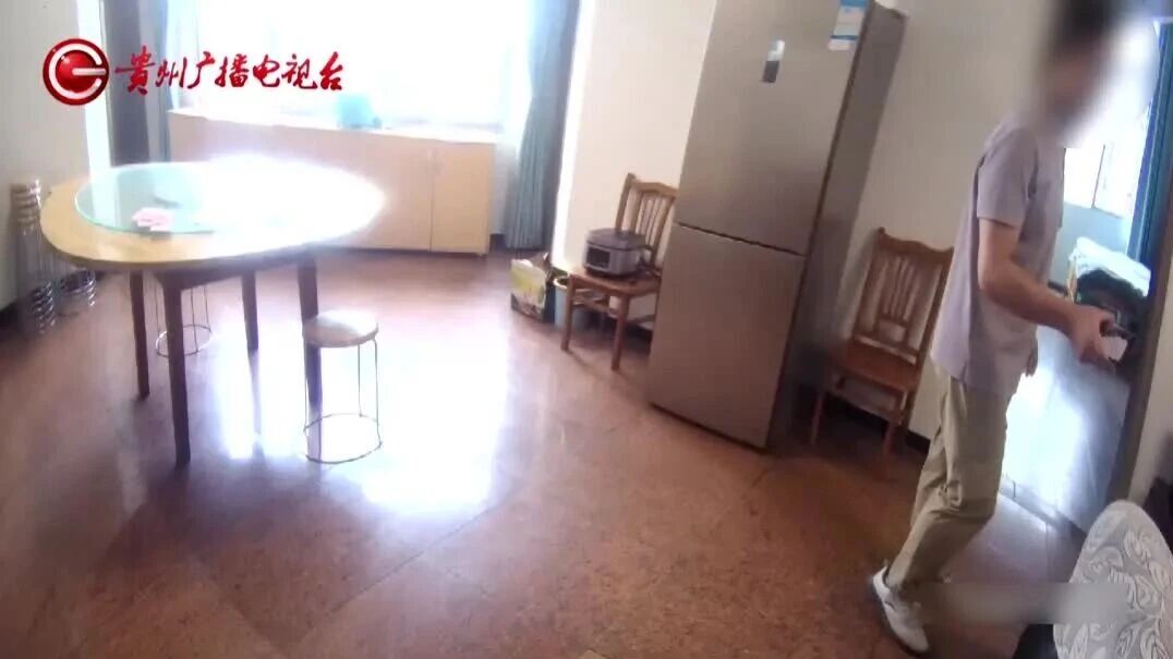 男子鞋架惊现4千元！真相暖心