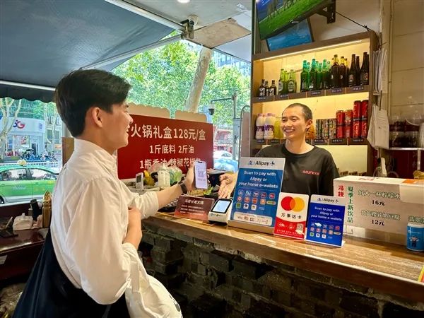 Alipay+联手天府通 港人游成都可用香港“支付宝”坐公交、乘地铁