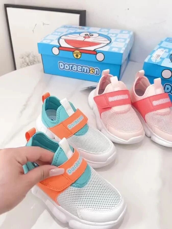 哆啦A梦王炸系列一脚蹬软底网面儿童户外运动凉鞋！