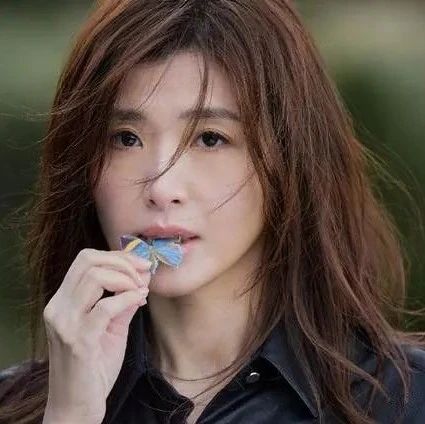 苏慧伦真称得上是“冻龄美女”,50岁怎么看都只有30岁的感觉!