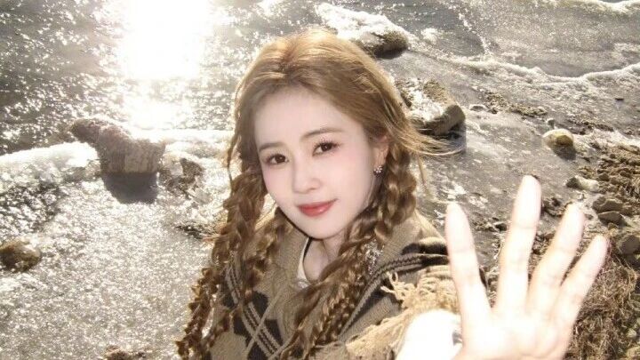 白鹿 | 麻花辫女孩自由又明媚