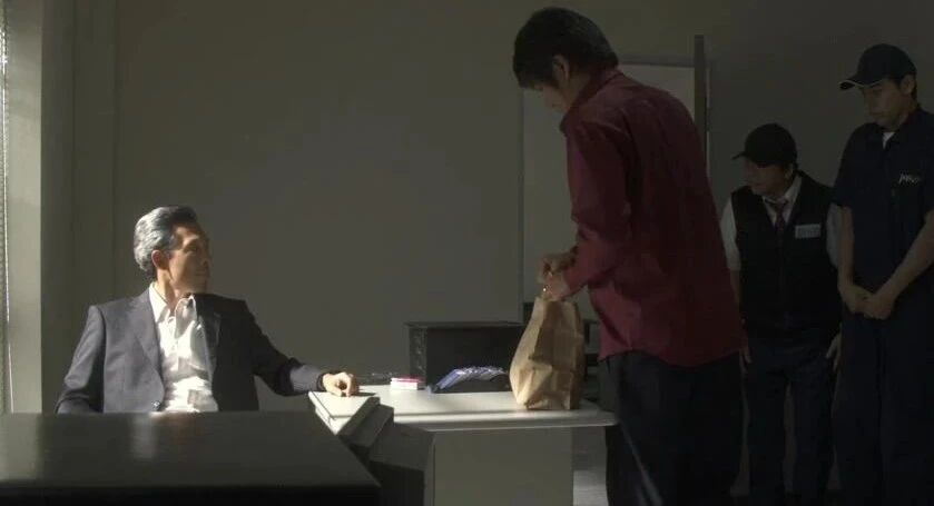 《乌鸦的拇指》悬疑/2012/日本⭐骗中骗，局中局，一部感人的伦理片！