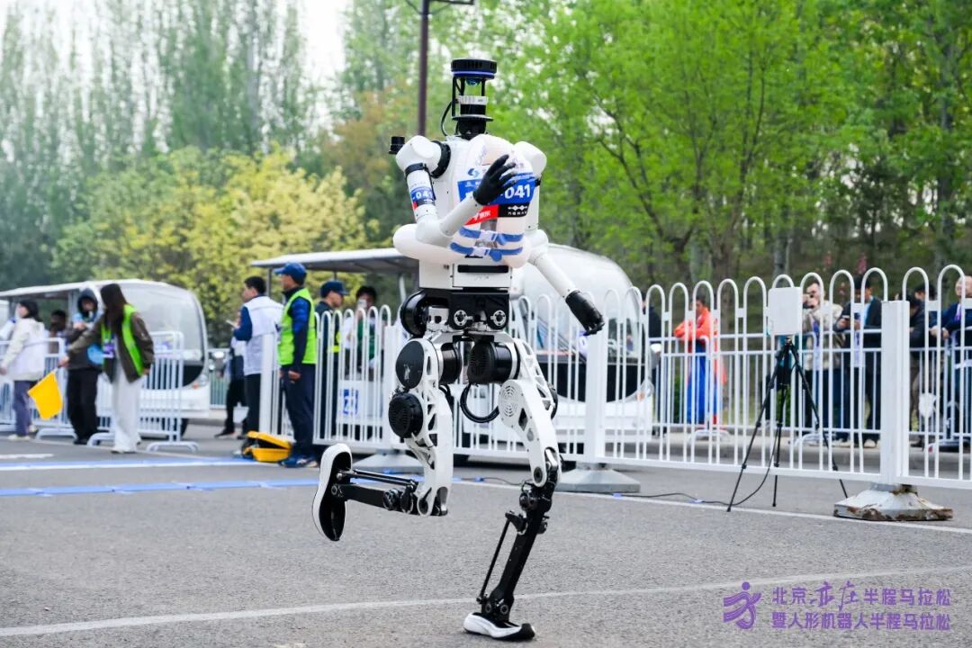 All Set to Go: Humanoid Robot Racing Challenge – Opening Special-3cgo