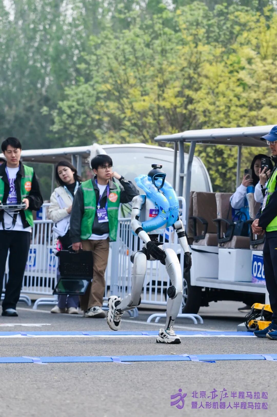 All Set to Go: Humanoid Robot Racing Challenge – Opening Special-3cgo