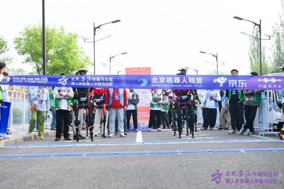 All Set to Go: Humanoid Robot Racing Challenge – Opening Special-3cgo