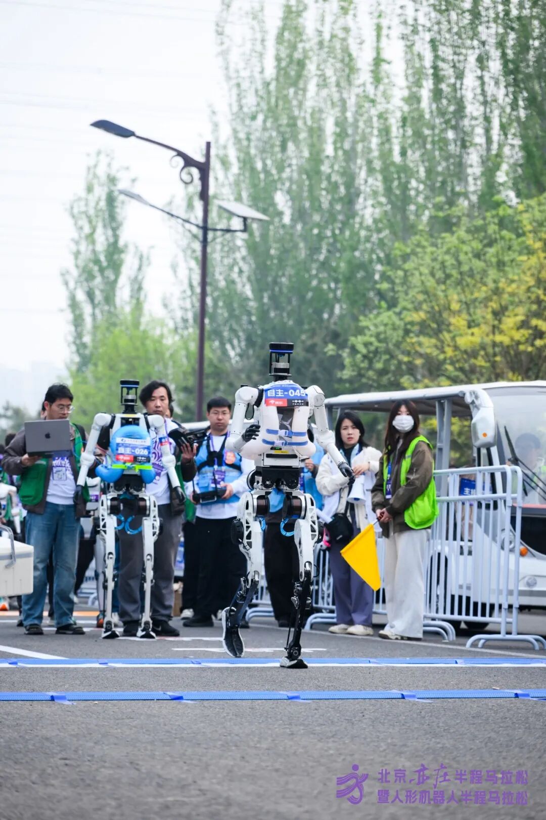 All Set to Go: Humanoid Robot Racing Challenge – Opening Special-3cgo