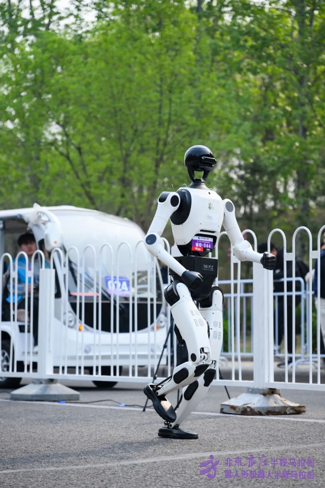 All Set to Go: Humanoid Robot Racing Challenge – Opening Special-3cgo
