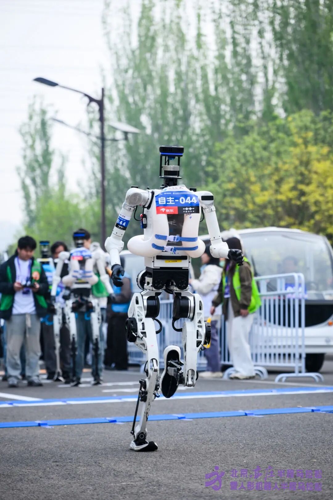 All Set to Go: Humanoid Robot Racing Challenge – Opening Special-3cgo