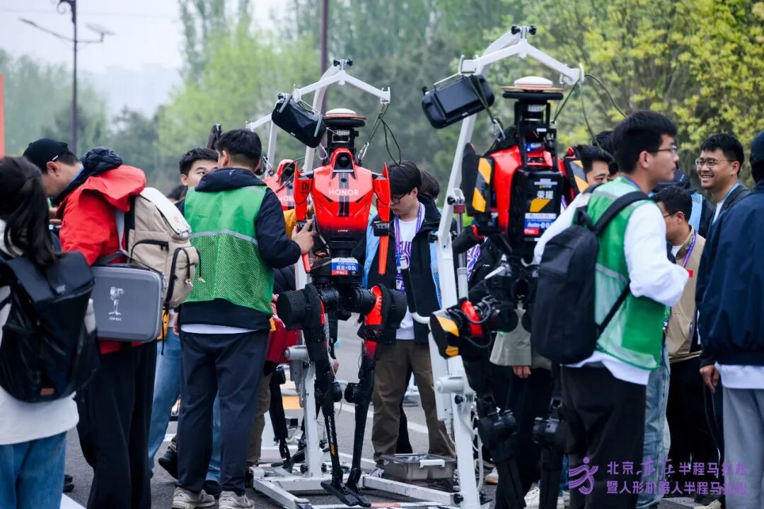 All Set to Go: Humanoid Robot Racing Challenge – Opening Special-3cgo