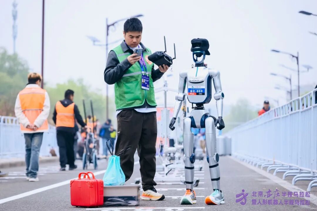 All Set to Go: Humanoid Robot Racing Challenge – Opening Special-3cgo