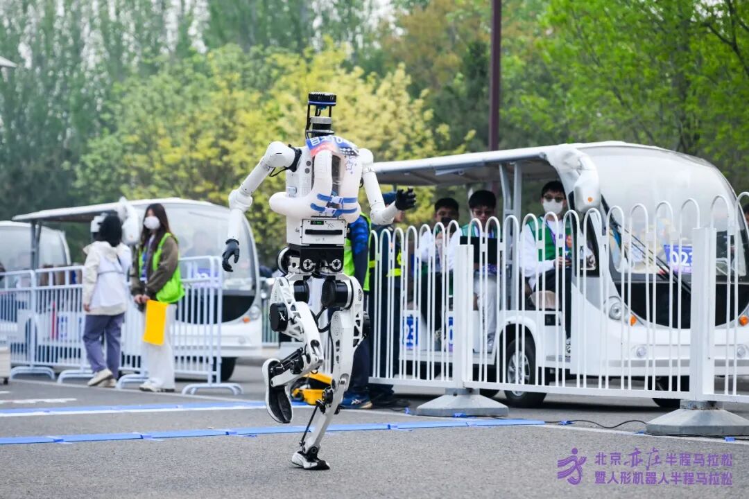 All Set to Go: Humanoid Robot Racing Challenge – Opening Special-3cgo