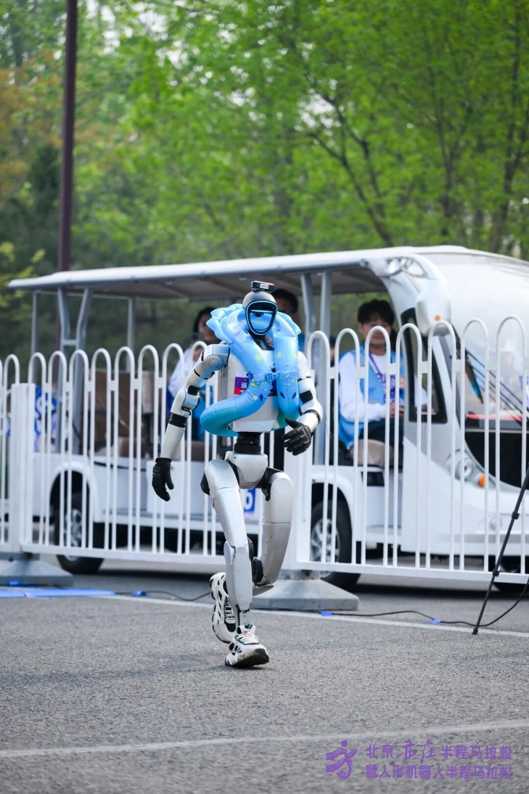 All Set to Go: Humanoid Robot Racing Challenge – Opening Special-3cgo