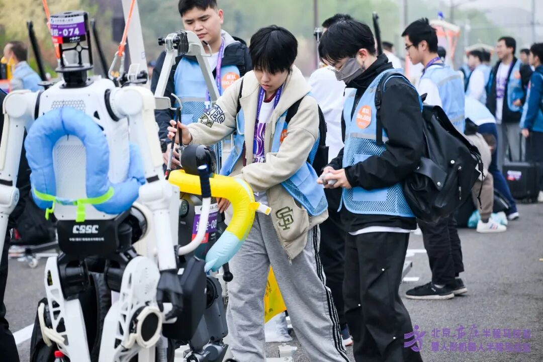 All Set to Go: Humanoid Robot Racing Challenge – Opening Special-3cgo