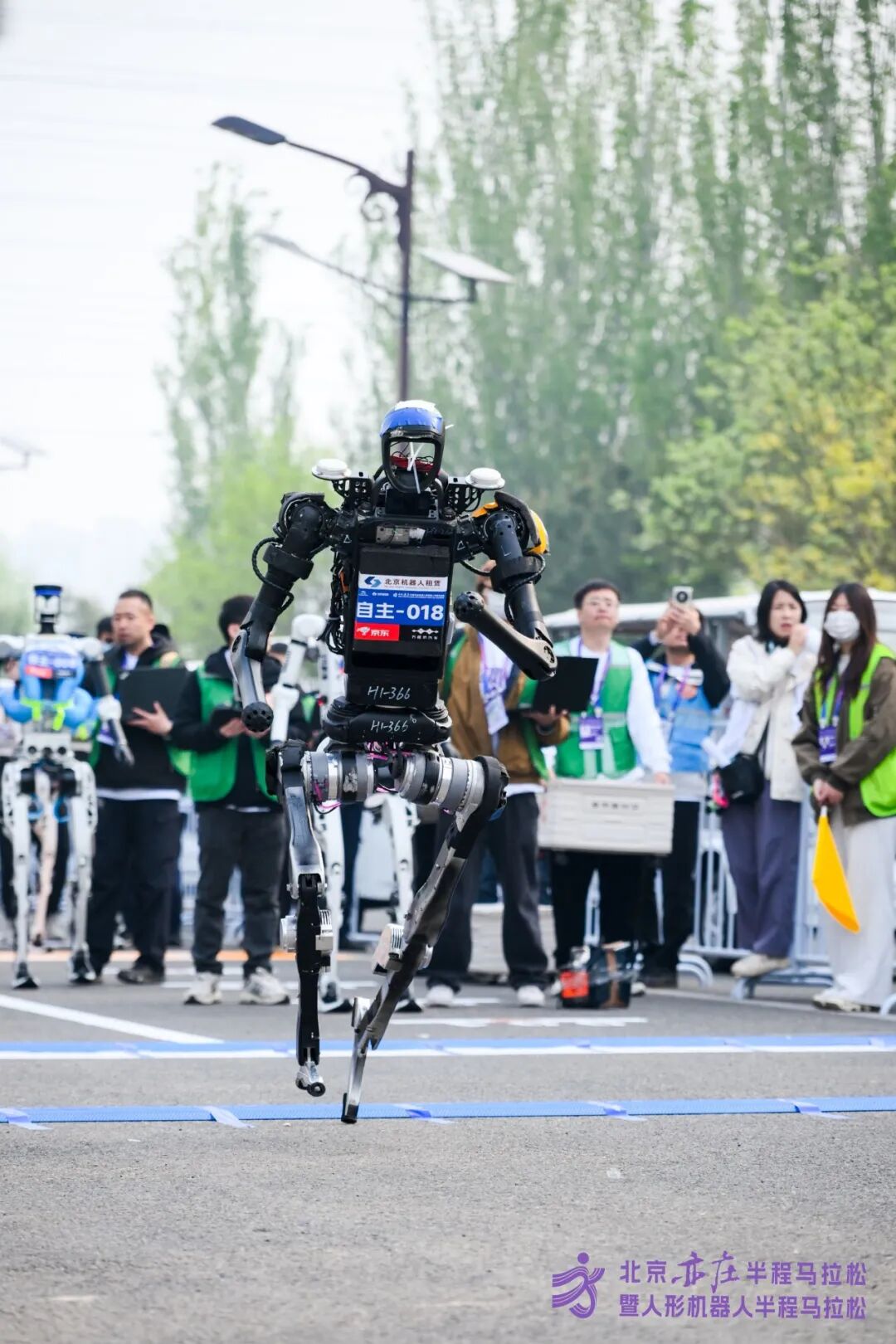All Set to Go: Humanoid Robot Racing Challenge – Opening Special-3cgo