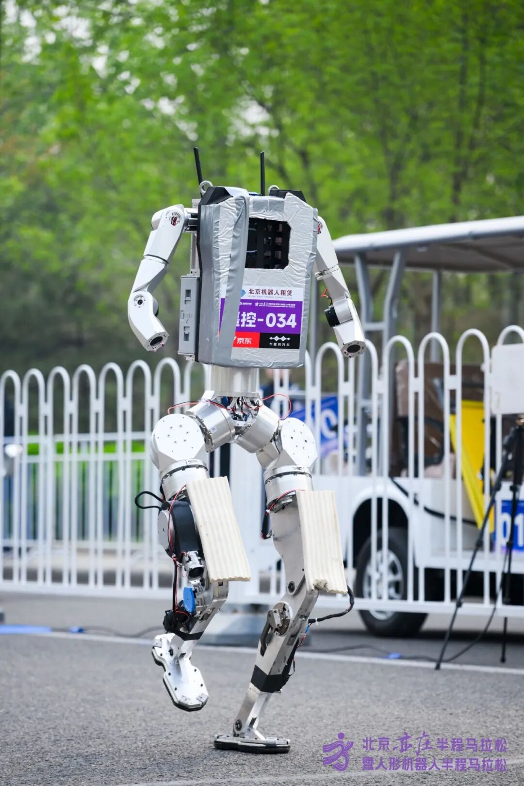 All Set to Go: Humanoid Robot Racing Challenge – Opening Special-3cgo