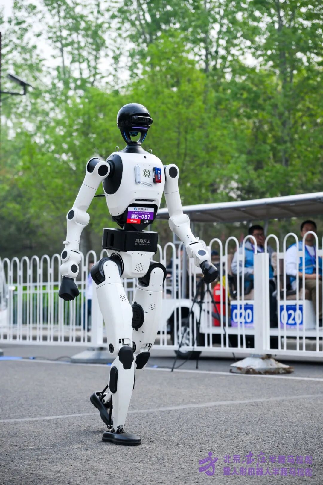 All Set to Go: Humanoid Robot Racing Challenge – Opening Special-3cgo
