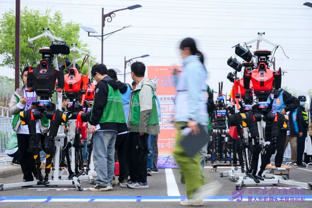 All Set to Go: Humanoid Robot Racing Challenge – Opening Special-3cgo