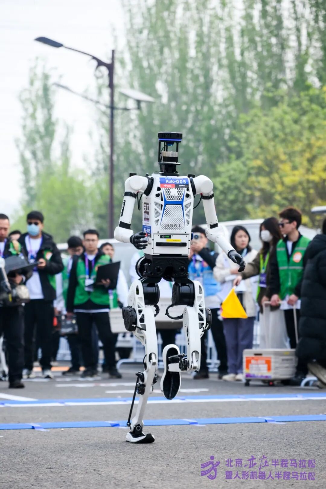 All Set to Go: Humanoid Robot Racing Challenge – Opening Special-3cgo