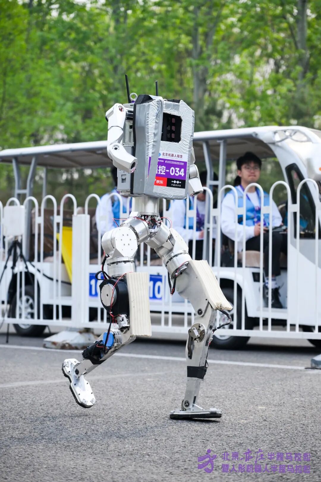 All Set to Go: Humanoid Robot Racing Challenge – Opening Special-3cgo