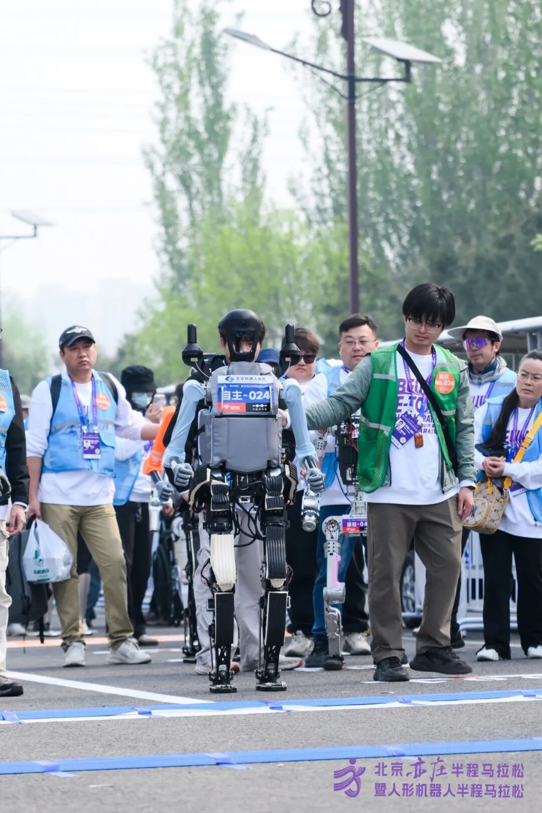 All Set to Go: Humanoid Robot Racing Challenge – Opening Special-3cgo