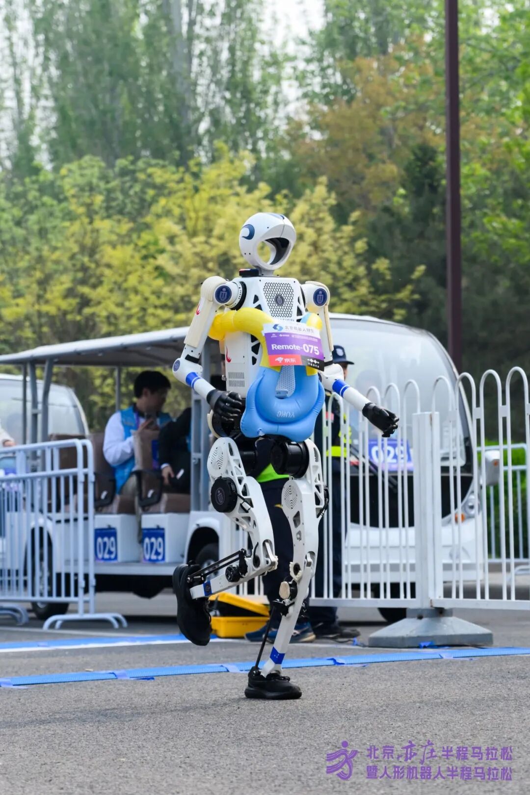 All Set to Go: Humanoid Robot Racing Challenge – Opening Special-3cgo