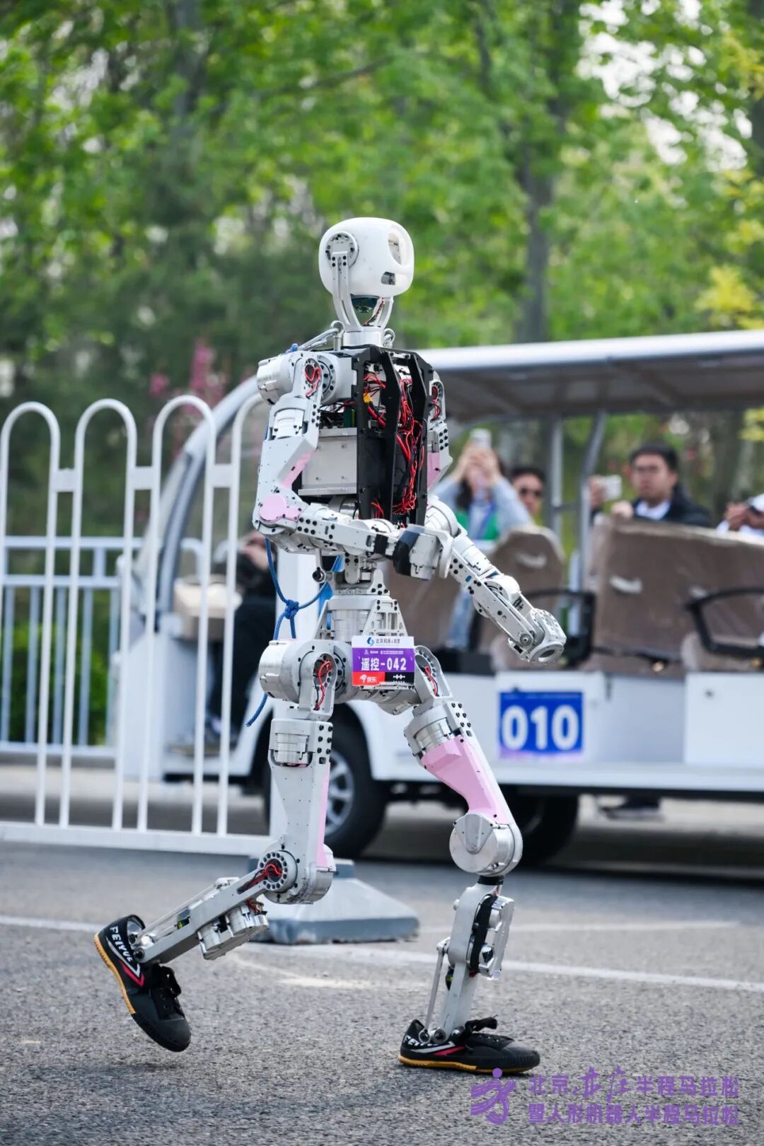 All Set to Go: Humanoid Robot Racing Challenge – Opening Special-3cgo