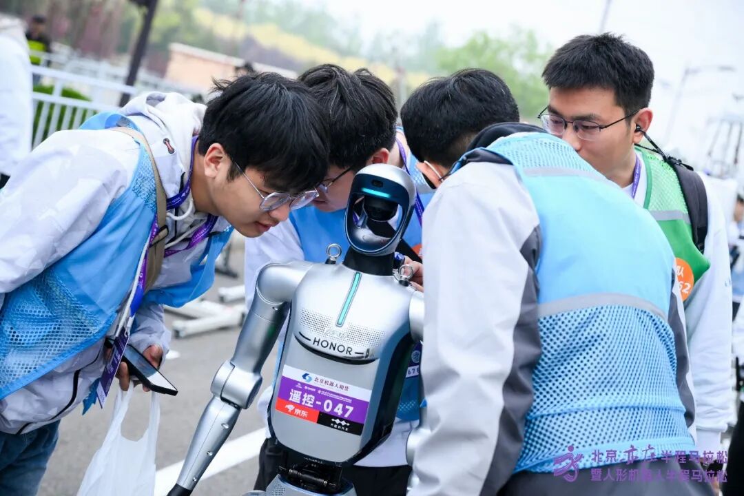 All Set to Go: Humanoid Robot Racing Challenge – Opening Special-3cgo