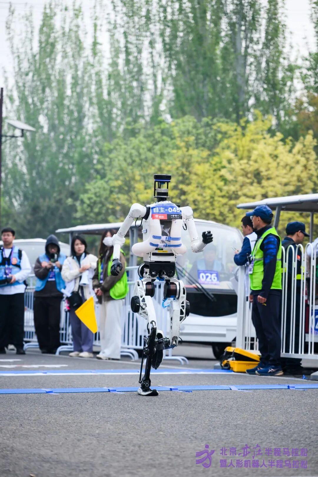 All Set to Go: Humanoid Robot Racing Challenge – Opening Special-3cgo
