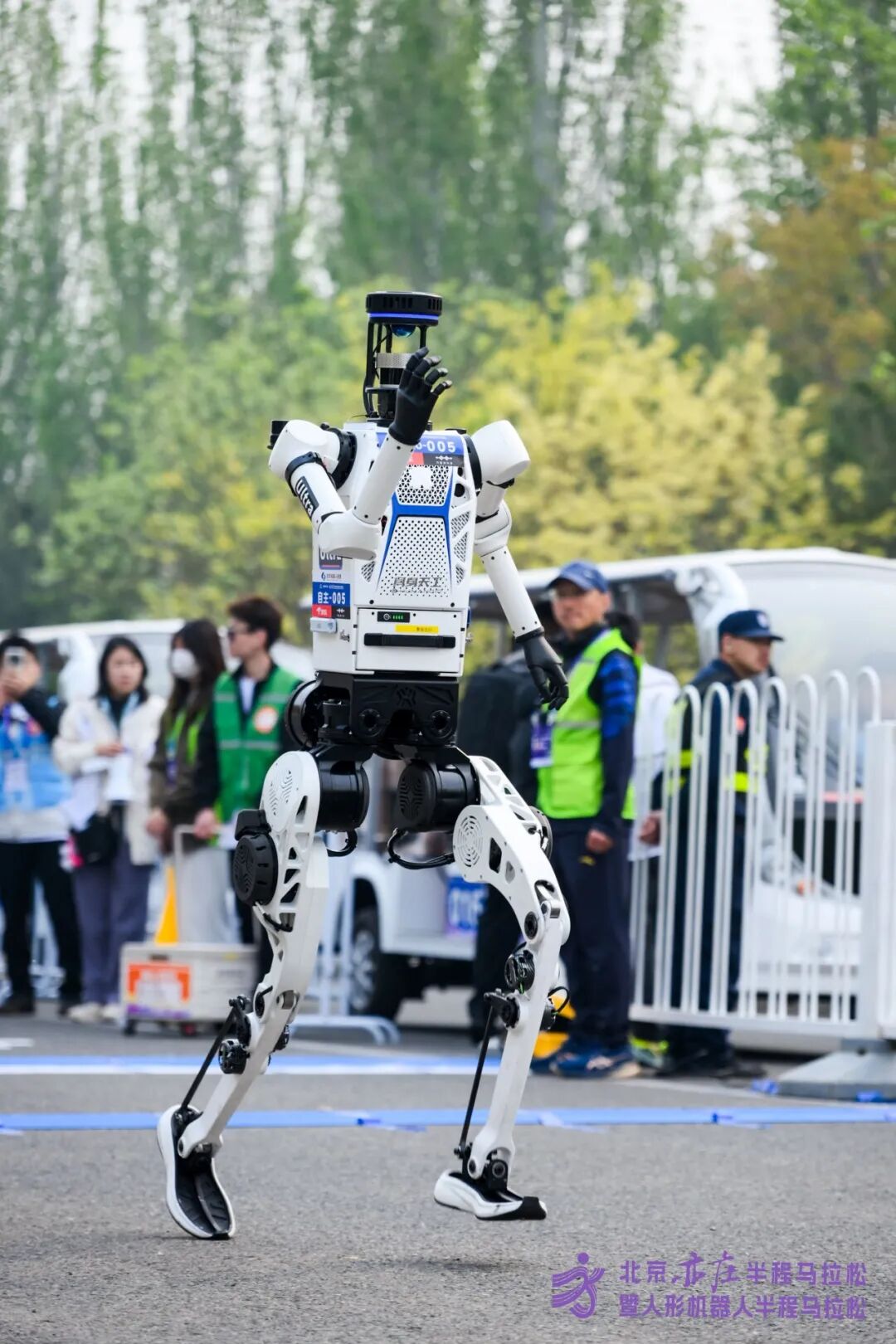 All Set to Go: Humanoid Robot Racing Challenge – Opening Special-3cgo